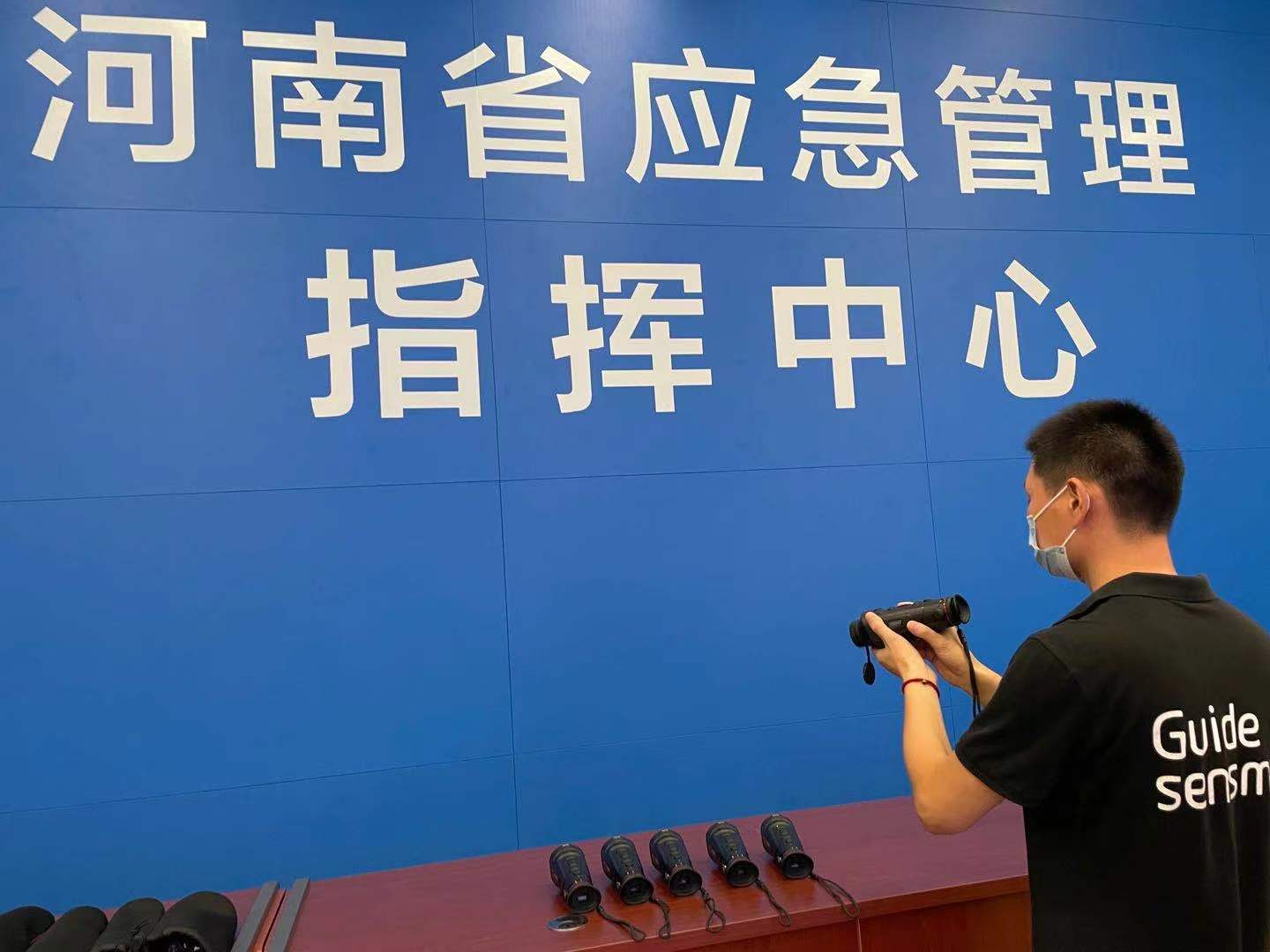 60fa51d962006.jpg 21日,設(shè)備交給河南省應(yīng)急管理廳,投入救災(zāi)使用.jpg