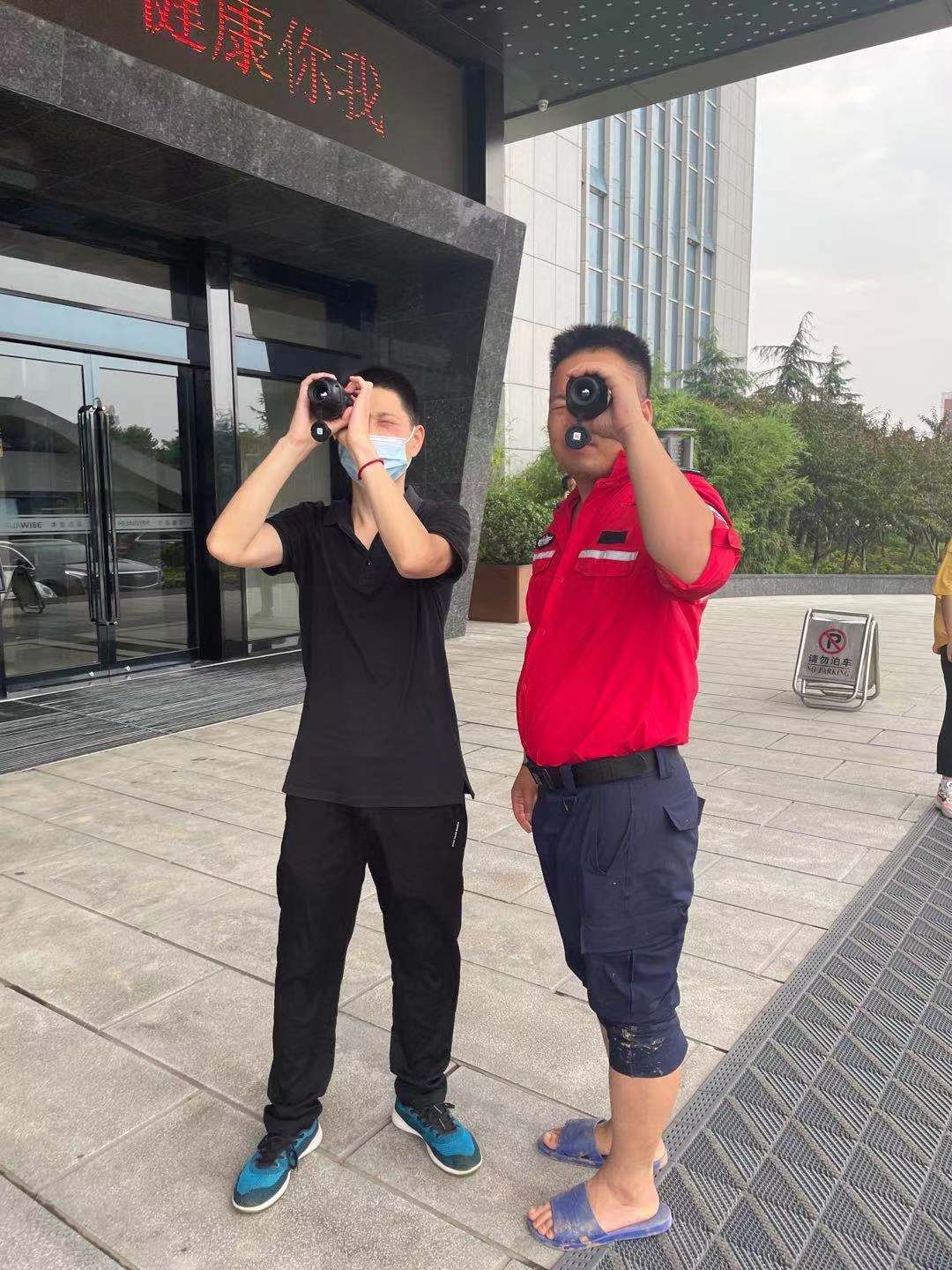 60fa5206da52d.jpg 為搜救隊(duì)人員進(jìn)行操作培訓(xùn).jpg