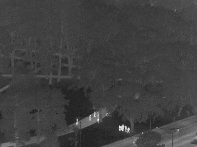 60fa523fe21dc.png TK在約200米處拍攝的某公園夜景圖,人清晰可見(jiàn).png